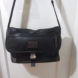 EUC Coach Manhattan Messenger bag Unisex in jet Black